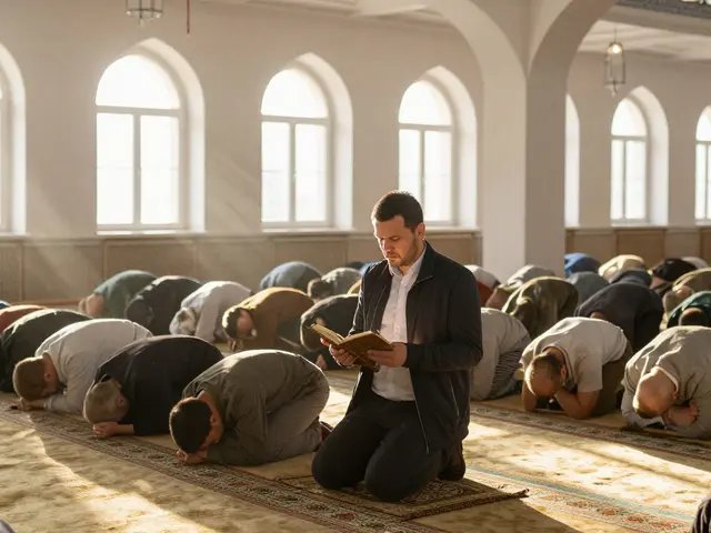 Как зовут человека в мечети? Кто возглавляет молитву и ведёт службу в мусульманском храме?